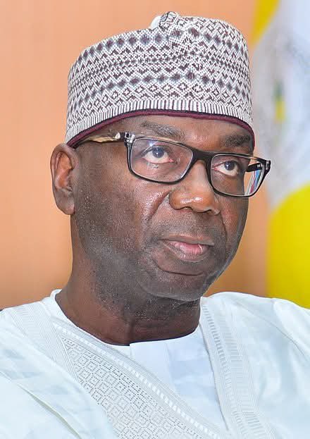 Waspapping_'s tweet photo. His three serving senators have turned against him. His party elders marched through Ilorin calling his candidates fake. His coalition says he has become a minority in his own party. 

This is the man asking Kwarans to trust his judgement for another eight years through a handpicked successor.

AbdulRazaq did not choose a successor. He chose a puppet, an errand boy… A Speaker who never once checked him, presiding over an Assembly that approved everything and questioned nothing, is now being handed the governorship as a reward for obedience.