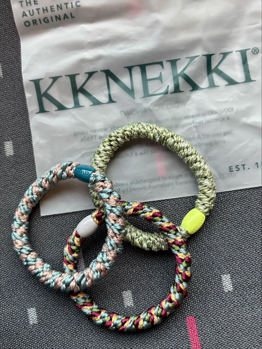 berugiiiii's tweet photo. ��題のKKNEKKI、ハーランド効果で買ってみたけどめちゃホールド力あってお気に入りに。毛量あるロング勢にも大変おすすめ。一本でお団子がきちんと留まる。 https://t.co/X9oN9Zxq1p