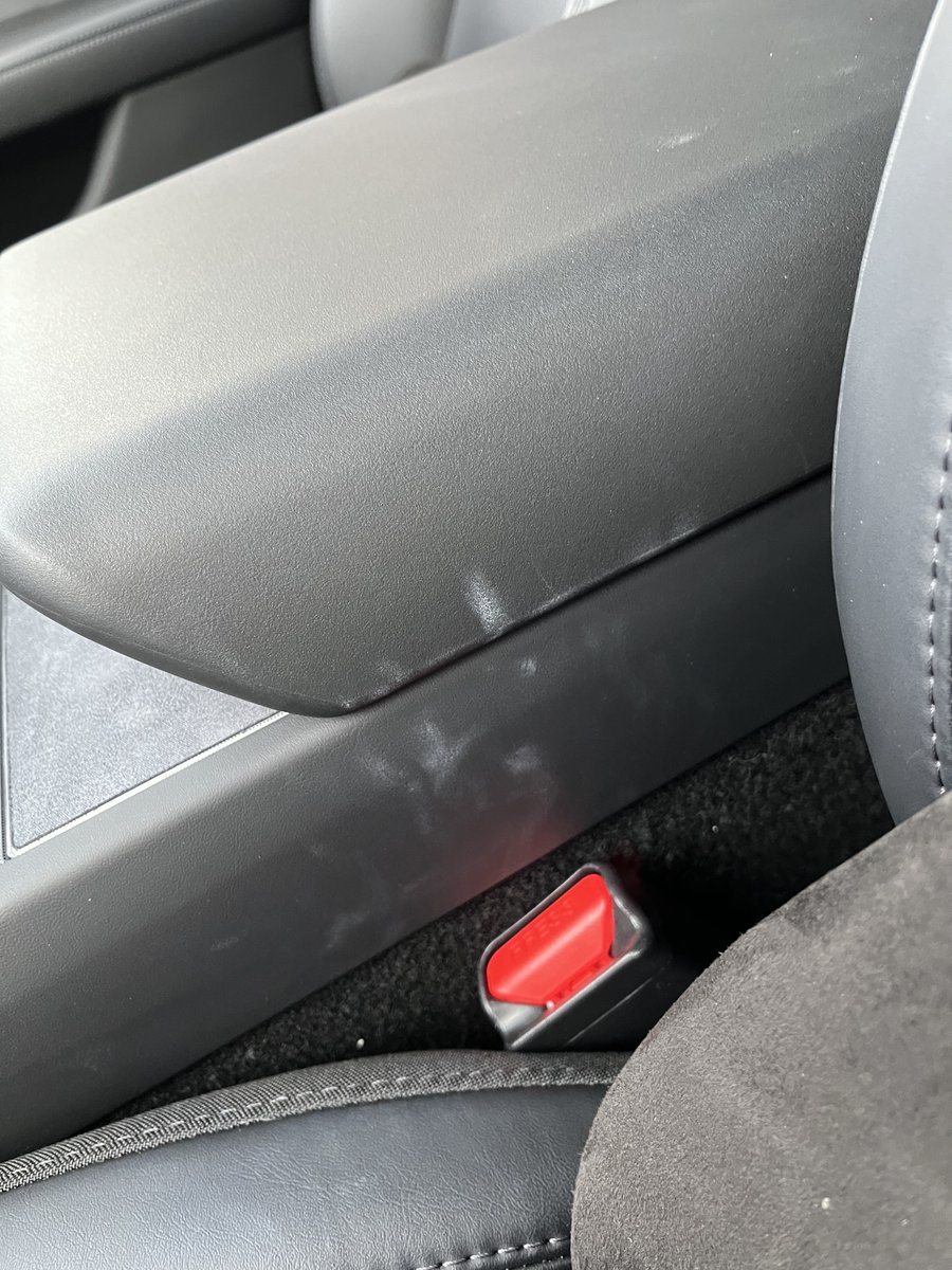 tesla_kohshi's tweet photo. ダイソー神商品来たなこれ
この時期必須やろ。
(2回目強めでゴシゴシしたらもうちょい落ちた) https://t.co/YFjHkZGp8q