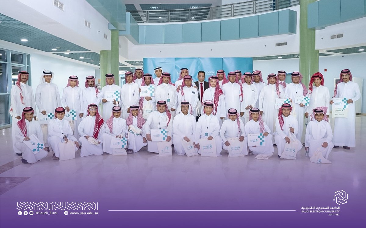 Saudi_EUni's tweet photo. نظم مركز الجامعة السعودية الإلكترونية بحائل برنامج التمكين التقني، مستهدفًا أكثر من 100 مستفيد لتنمية المهارات الرقمية في الذكاء الاصطناعي والأمن السيبراني والتصميم الجرافيكي. https://t.co/KQsVbQkkEC