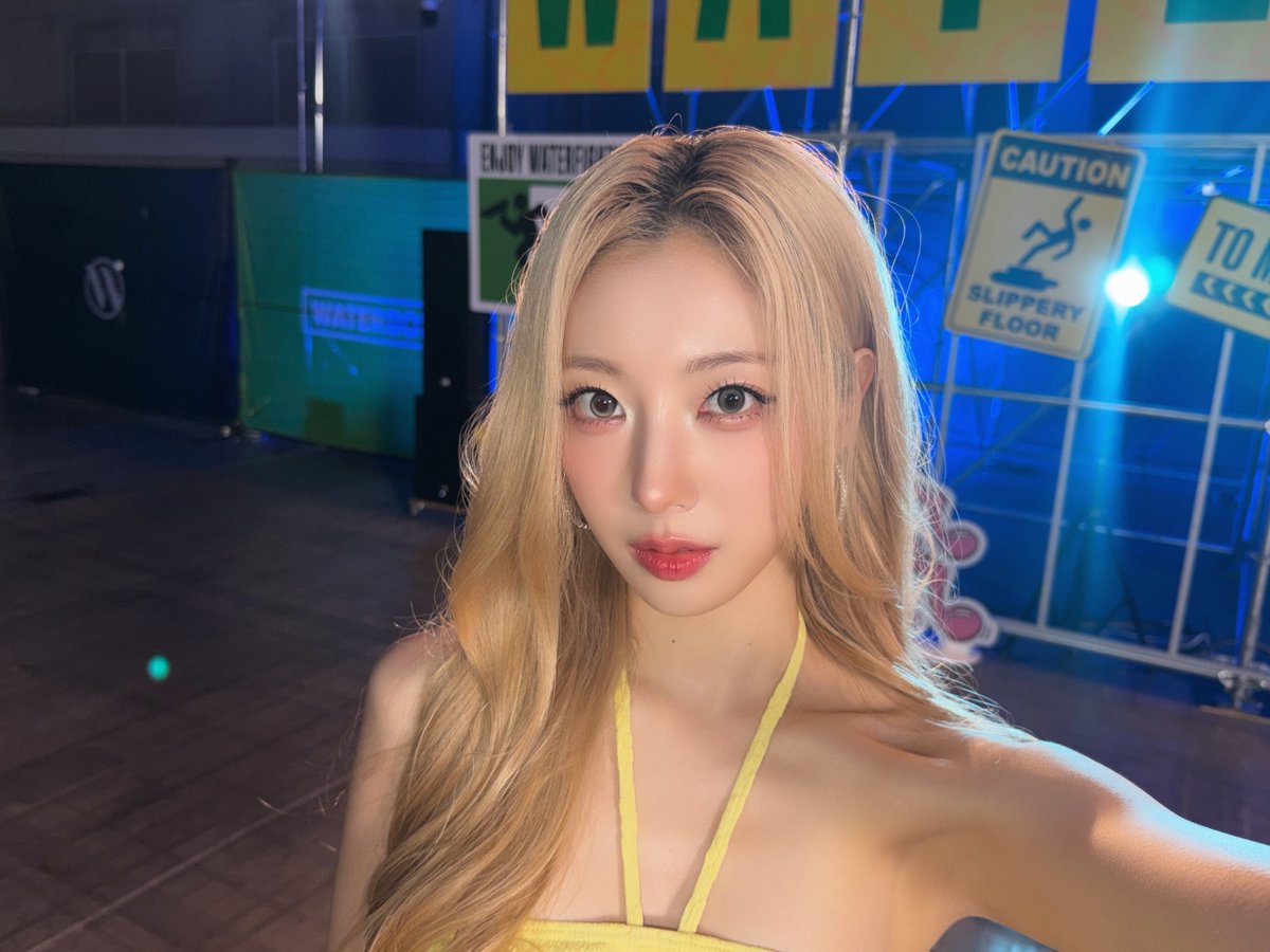 H1KEY_official's tweet photo. [🔮💗] #WATERBOMB ☄️💫

#H1KEY #하이키 #ハイキー
#RIINA #리이나 #リイナ 
#GORUN https://t.co/lWOptChaRG