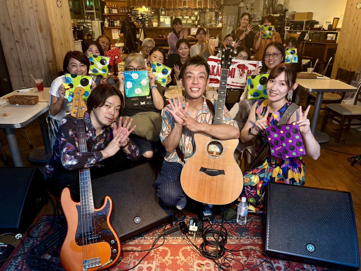 TakafumiHosoi's tweet photo. 本日の"Acobism7"
ありがとうございましたー！！✨
暑い中、ご来場いただきまして本当に感謝です😊
そして途中、雷⚡︎が、ドンシャーン！
と、LIVEを盛り上げてくれました！

みなさんの笑顔に出会えて最高の1日。

次回"Acobism8"は10/10土曜昼！
溝の口neoneraでお会いしましょー！
#細井タカフミ https://t.co/oYotUEUvWB