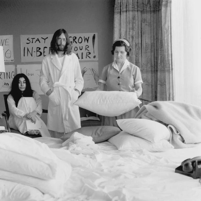 HistorylandHQ's tweet photo. John and Yoko waiting for the maid to make the bed so they can continue protesting against the system. (1969). https://t.co/OhJ3nJSzp7