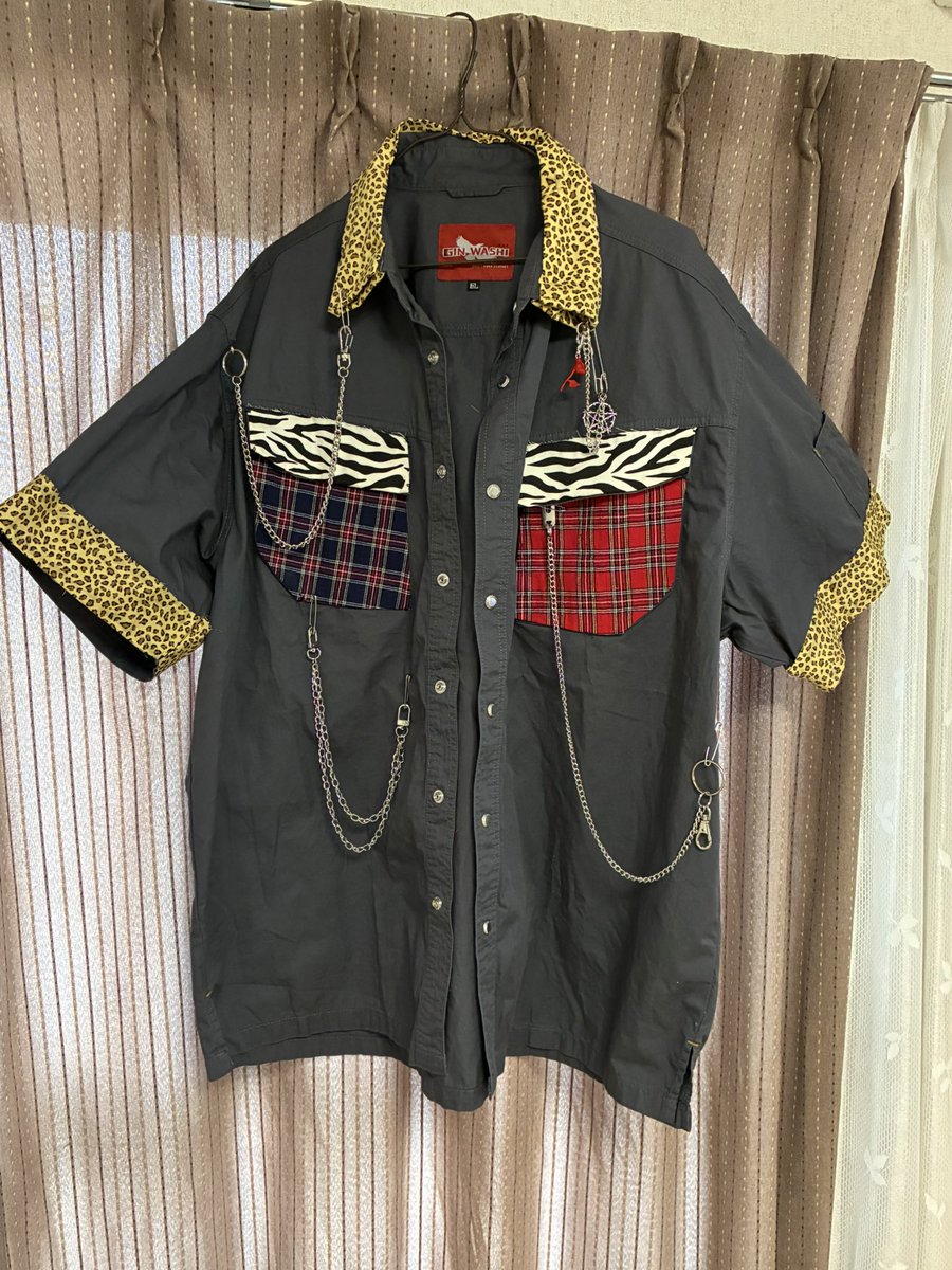 7cxynq's tweet photo. 激安古着を使ったパンクDIYリメイク
1着目完成 https://t.co/1BuYrvRpDZ