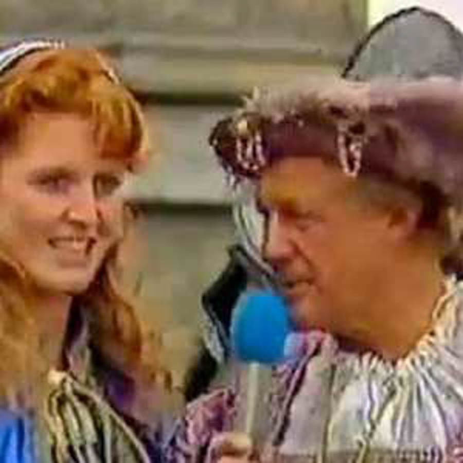 M_Steeples's tweet photo. Sarah Ferguson’s “Factum egregium” moment. Life could turn swell for old Fergaaaaaaay yet. A grifter has to grift and she’s clearly garnering herself yet more ill-gotten gains… And then she’ll blow the bloody lot. https://t.co/dTgbaCYVeB #SarahFerguson #DuchessOfYork #Filth #Scum