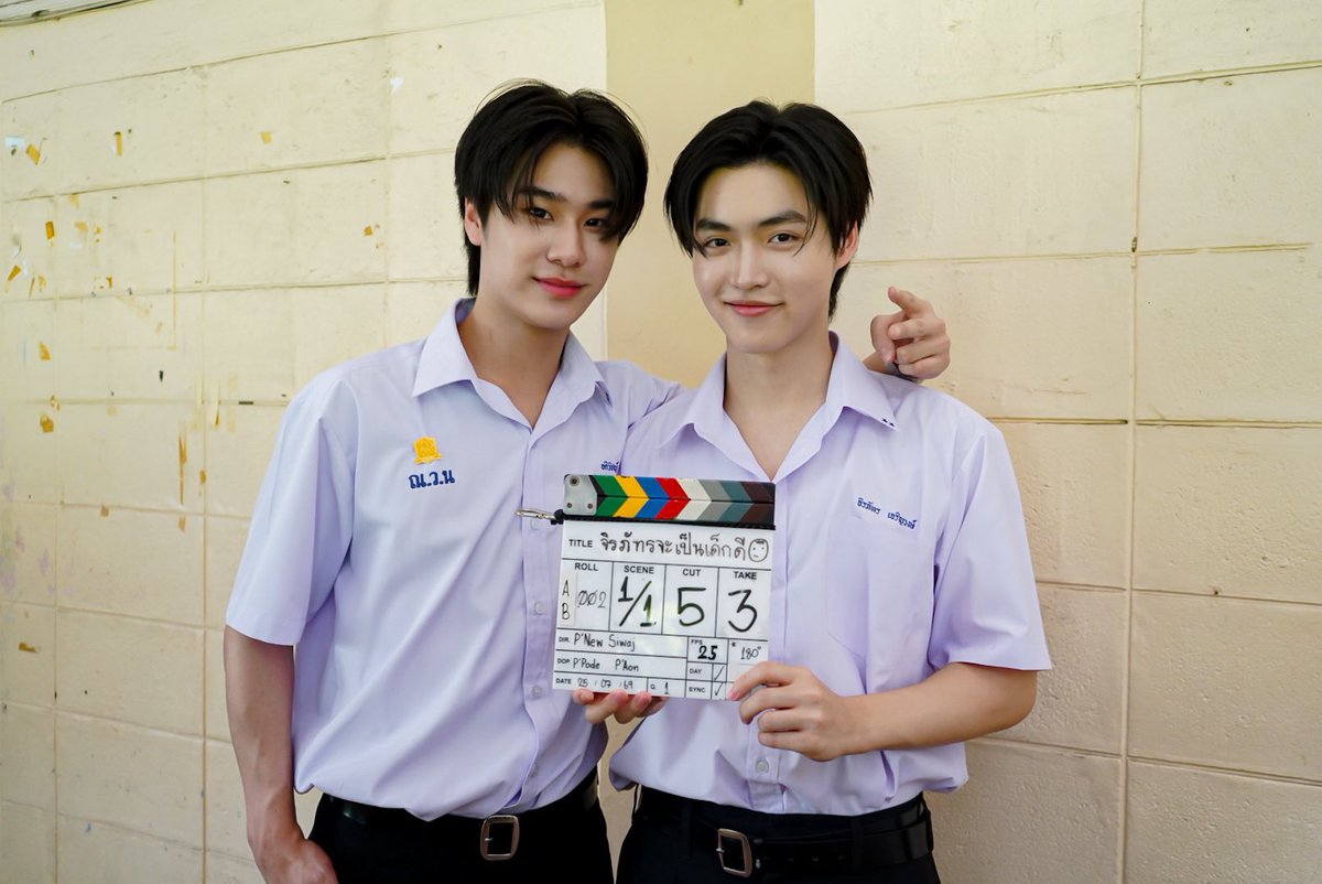 LukeMickTHFC2's tweet photo. ประธานรุธเวอร์ชันพี่ลูคคืออะไรคะเนี่ย 😂 แค่ภาพเบื้องหลังยังทำให้คนหลงรักได้เลย แต่ที่น่ารักคือพี่ลูคดูเข้ากับคาแรกเตอร์ประธานรุธมากกก เห็นแค่ภาพก็เริ่มจินตนาการได้แล้วว่าในซีรีส์น่าจะมีทั้งมุมเท่ ๆ มุมกวน ๆ และมุมหลุด ๆ ให้เราได้เอ็นดูอีกเยอะแน่ ๆ 🥹🤍 อยากดูประธานรุธแล้วค่ะ ขอซีรีส์มาเสิร์ฟเลยได้ไหม คนดูพร้อมมากกก!

GOOD BOY SERIES Q2

#GoodBoySeries 
#lukeso_ 
#LukeMick