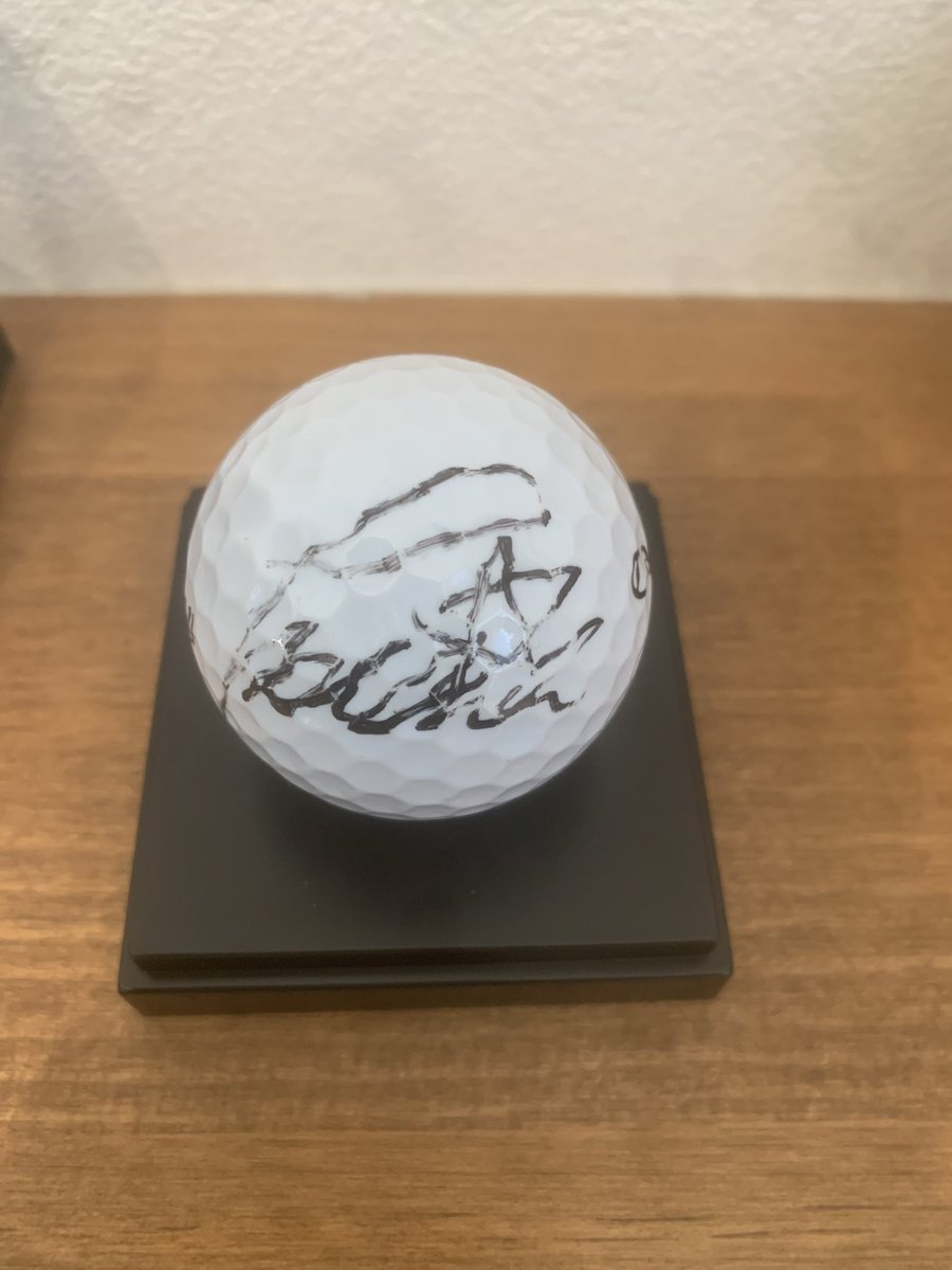 MomokaYuuma's tweet photo. バンテリンレディースでサインして頂いた
加藤麗奈プロが優勝🏆
おめでとうございます。
ちなみに桑木志帆プロにもサインして頂いて今シーズン優勝しています。
#加藤麗奈プロ
#桑木志帆プロ https://t.co/0OUAbdfYvB