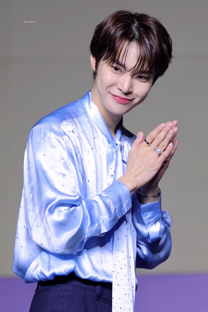 Together_0415's tweet photo. 250726 가요대전 

뎡모연 너무 예뻤어🩵
#도영 #DOYOUNG https://t.co/NqWWfpiAGL