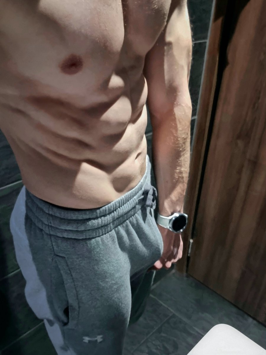 HerrGothRuss's tweet photo. @HeroinDreaming Жду тебя на коленях с открытам ртом🤣 https://t.co/V2GUqfhWoK