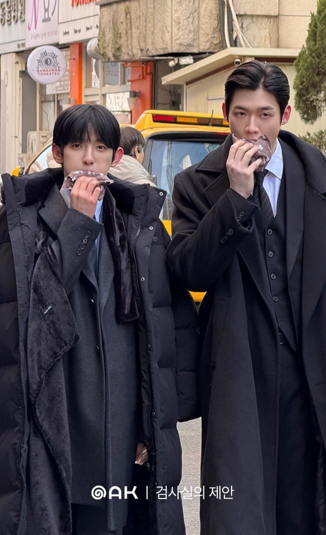 zzx_mei's tweet photo. 비하인드 포토 _ 이커플좀 보래요 https://t.co/3dKcaahZwO