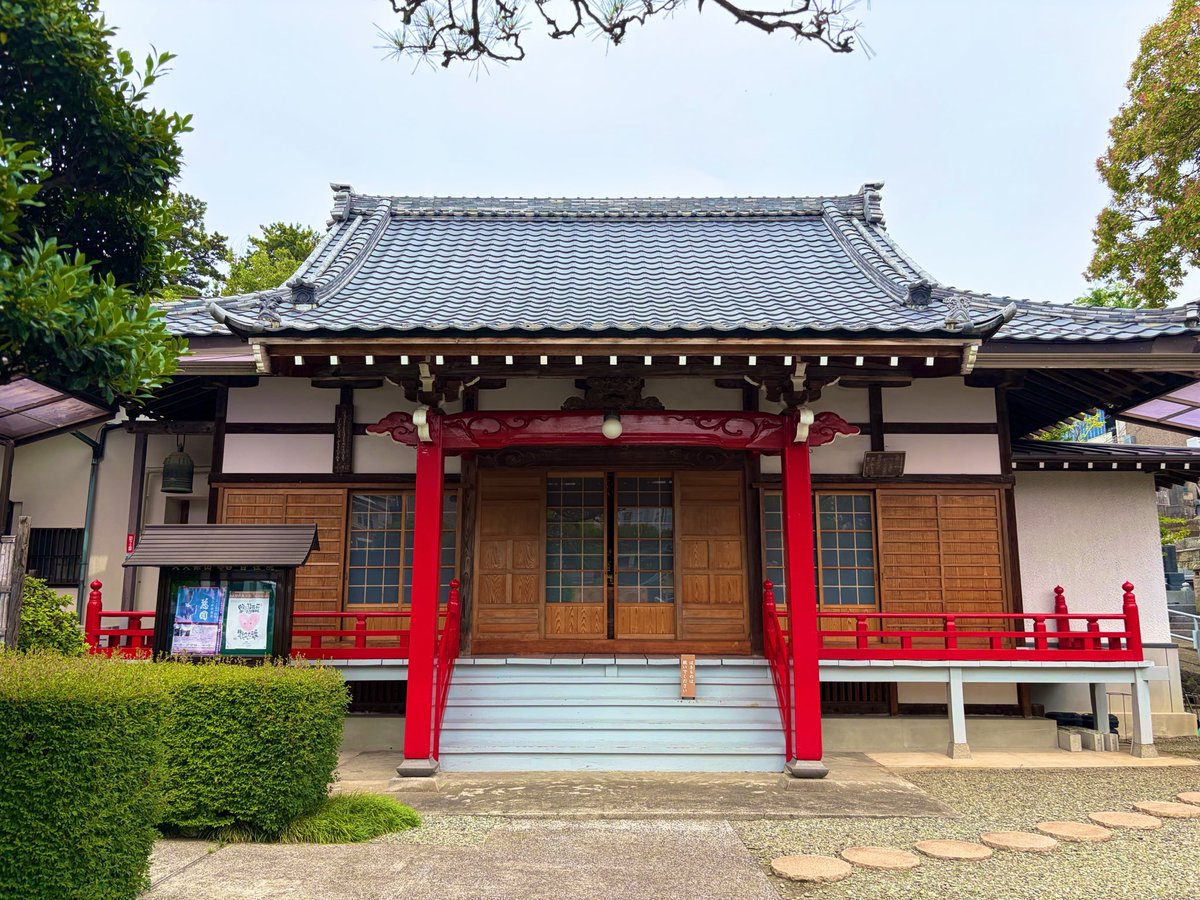 283GOSHUIN's tweet photo. #横浜市 #高野山真言宗 #自性院 #御朱印
神奈川県横浜市にあります高野山真言宗の自性院さんです🙏
平安時代、善住上人が当地で地蔵菩薩像を刻み安置したのが開山と伝わります。
当初は善住山地蔵堂と称したが、平安末期���仁和寺から院号を賜り、久保山自性院地蔵寺と称するようになりました。
御朱印は2体頂き、どちらもとても迫力があります。
写経納経者限定の御朱印もある様です🙇‍♂️🙇‍♂️