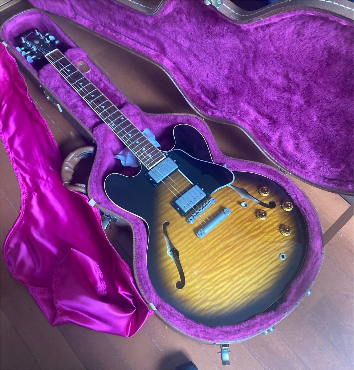 sid724's tweet photo. いい杢目だ
#Gibson
#es-335 https://t.co/oQzIwWMosk