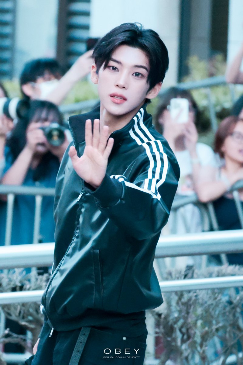 Ooobey_'s tweet photo. 260724 KBS 뮤뱅

그래도 넌 내꺼⌒⌒ㅎㅎ
#도훈 #김도훈 #KIMDOHUN  #DOHUN
#idntt #아이덴티티 #unevermet #id1 https://t.co/4ZCjlpDqv7