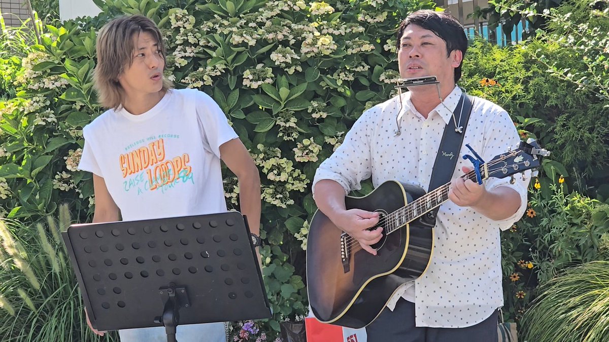 chick2224's tweet photo. 7/25 #にこいち 新長田ストリート🎵
15時からの炎天下でのライブ、聴きにきてるこちら側にも気を遣ってくれながら2時間でたくさんの楽曲を届けてくれました‼
暑くても生の歌声に引き寄せられ立ち止まる方もいて、噴水で遊んでる小学生男子の手拍子と応援も微笑ましかった👦
ありがとうございました😃 https://t.co/N8NbEXCFeD