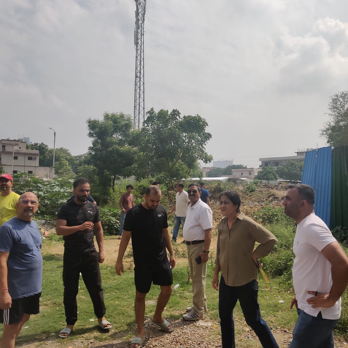nitinchadhas's tweet photo. @m3mgurugram @SMARTWORLDDEV @DeveloperM24608 is now involved in mafia style development of illegal colony through the bylanes of Ansal esencia Sector 67, Gurgaon this was condemned  op'sed by residents of the society. @NayabSainiBJP @HryPolice @DC_Gurugram to take cognizance https://t.co/qkwxCBPCx6