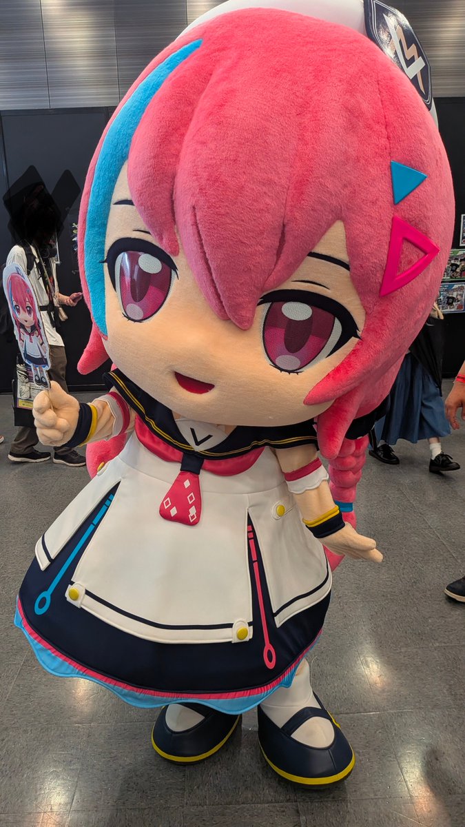 yabekou0's tweet photo. vketちゃん意外とでかい！ https://t.co/3Q7cBNzYmH
