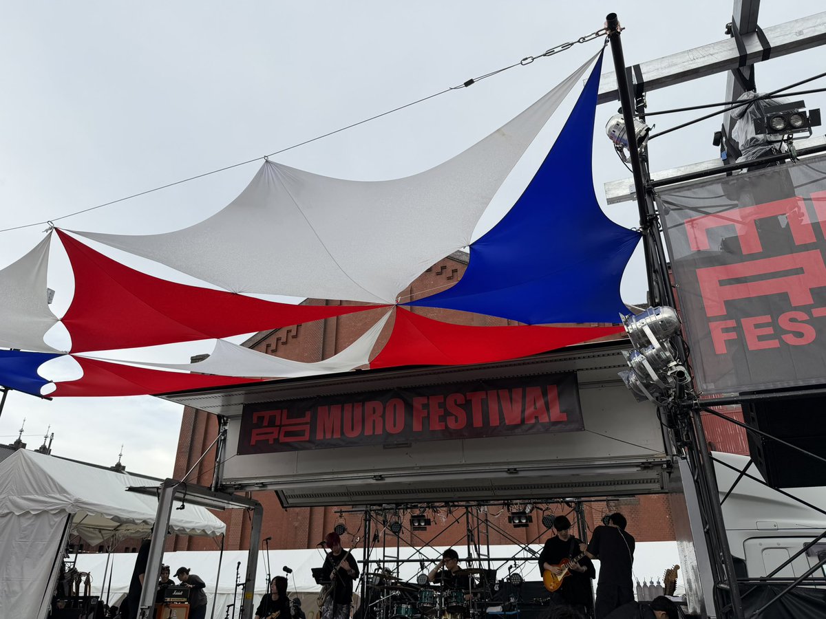 jj_ysgl's tweet photo. MURO FESTIVAL 2026🎸

yosugala最高でした！！
最高の仲間と最高の時間✨
現場のファンも最高🔥

またこの景色を見に来たい！

そして自身初の無規制ライブ。
土台として全力で支えた💪

#ムロフェス　#yosugala https://t.co/cgKz5bmuzS