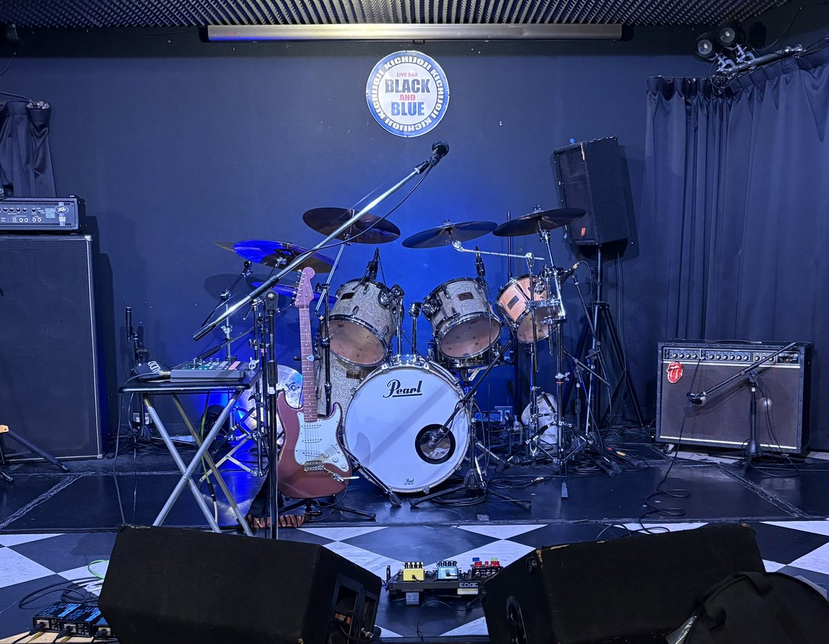 Sambaratcha_p's tweet photo. 7/25吉祥寺ブラック&amp;ブルーありがとうございました！
ゴギゲンなロックナイトに私も自分の中で勢いがある？系の曲で参加しました。
みなさんありがとう！
25日のhttps://t.co/rcxFd04S8X、26日と連続でとても楽しいライブでした〜

次回は8/23(日)荻窪クラブドクターです！
ぜひぜひ〜 https://t.co/HrahiHpRzc
