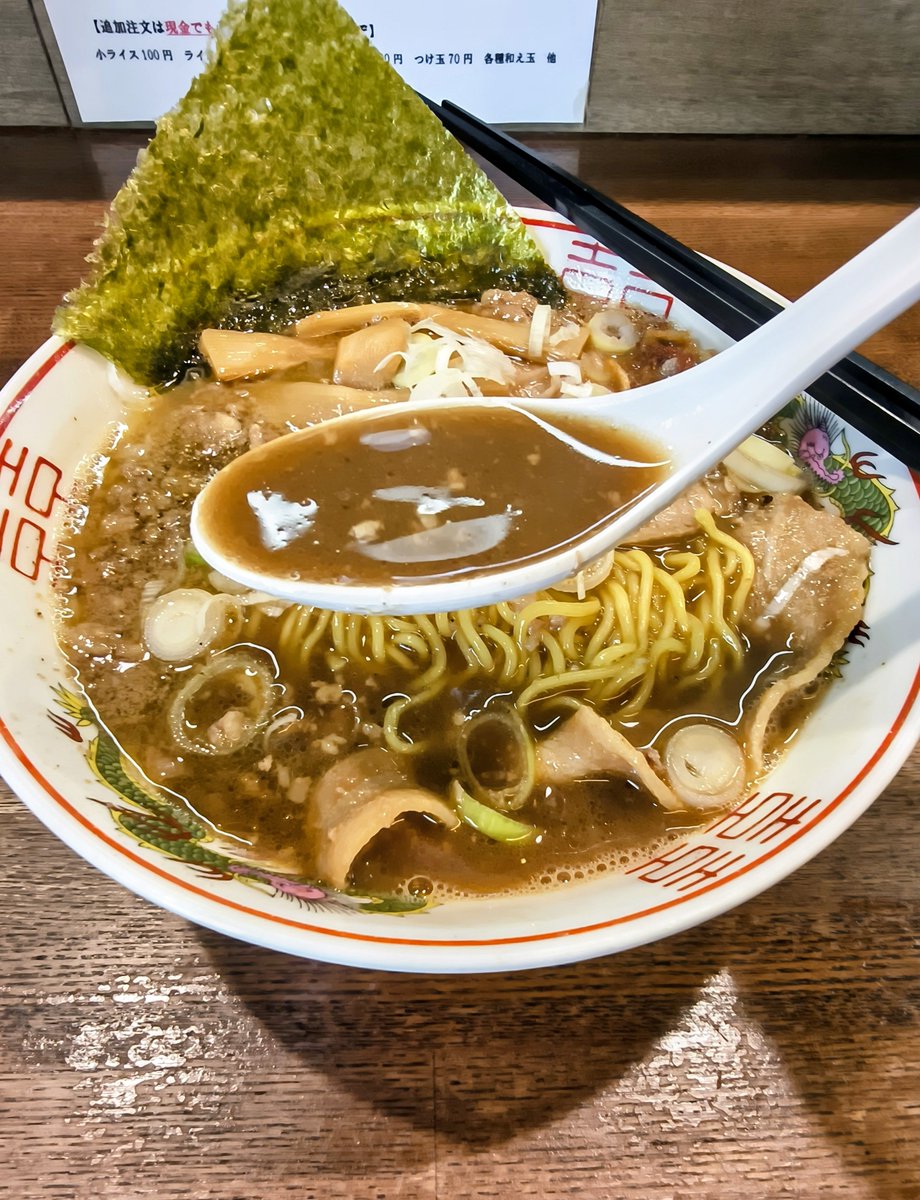 _7788788's tweet photo. 🐟鰻と肝の土曜丑の日智颯100SP
@chisou2022
夏のごちそうの日②😋 山椒の香りでスッキリ食べれる土用丑の日の鰻ラーメン😍 昨日のなごりか🦑イカの風味もあって、とても美味しい100SPでした〜🤤 https://t.co/mJB3HjXKsH