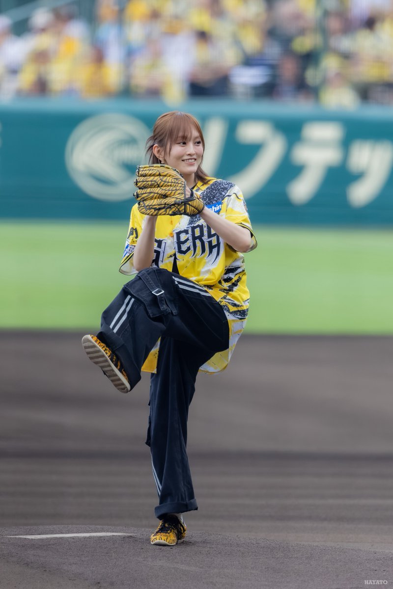 sayaka_nagisa76's tweet photo. 2026.7.26
📍阪神甲子園球場
ウル虎の夏2026🐯
⚾️ファーストピッチセレモニー⚾️
山本彩ちゃん(＠SayakaNeon )
　
彩ちゃん！ナイスピッチ👏☺️ https://t.co/hiR7cssow9
