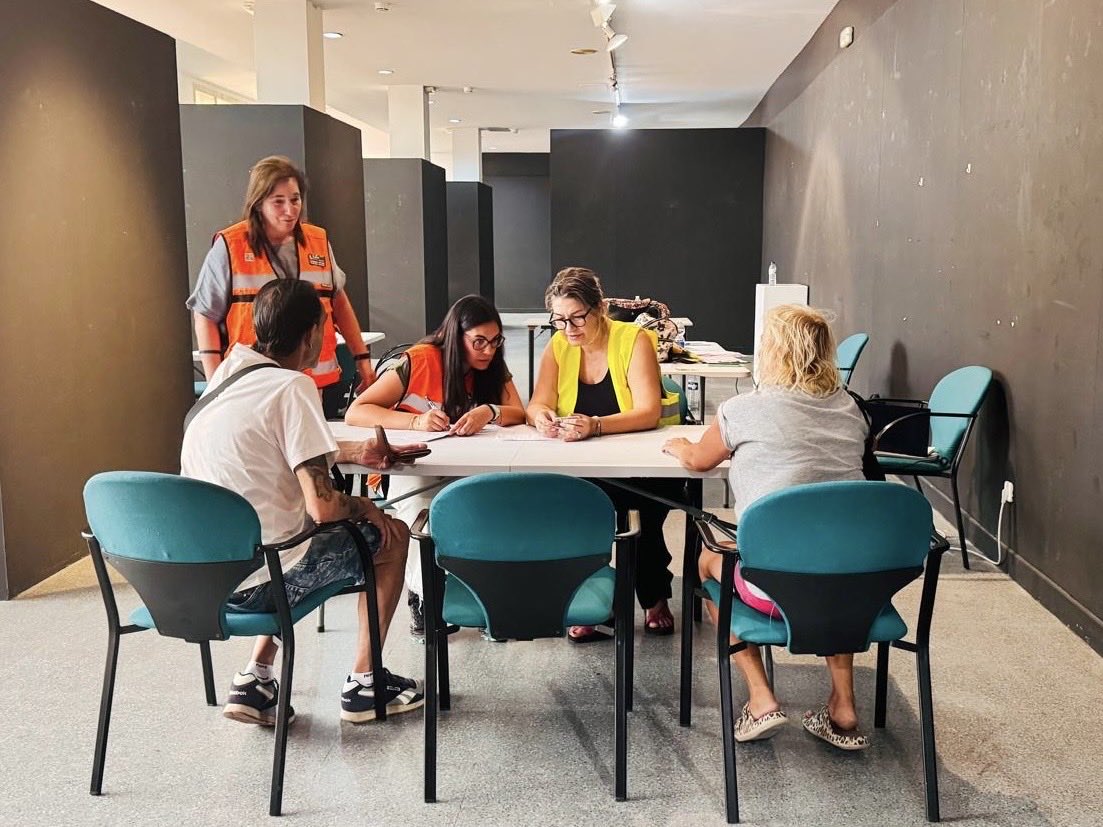 ColegioTSMadrid's tweet photo. 👉🏼 #Emergencia 

Durante el fin de semana, el CTSV de Madrid sigue apoyando a Emergencias Sociales de @ComunidadMadrid para atender las necesidades de la ciudadanía ante la continuidad del incendio en la Sierra Oeste de #Madrid

@112cmadrid @DGobiernoMadrid https://t.co/XGJOUaEUO5