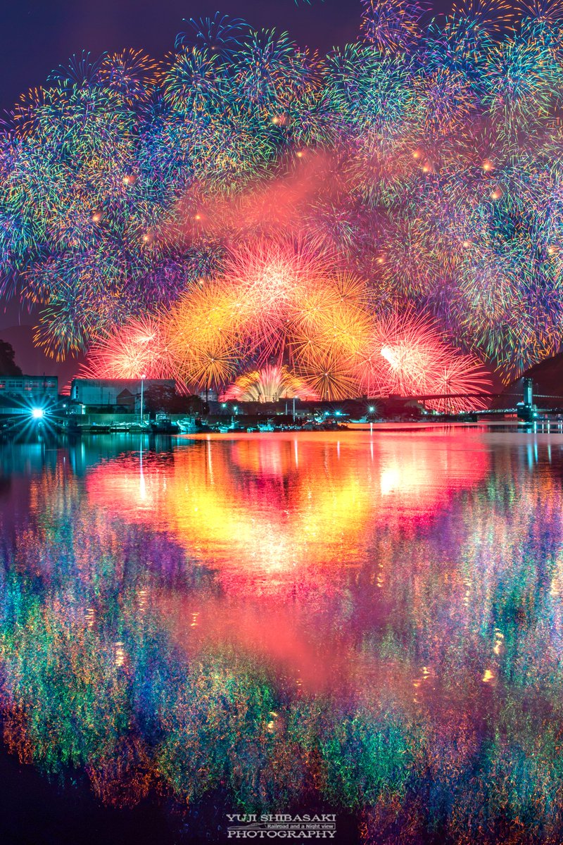 Yuji_48's tweet photo. 僅か8秒の花火の為に埼玉から出向いた、三重県紀北町のきほく燈籠祭「彩雲孔雀千輪」が夏の夜空を彩りました。 https://t.co/GuQdKBM4B0