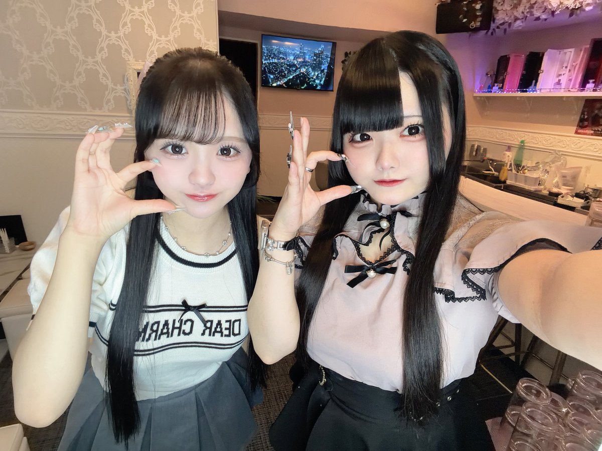 parfun_tokyo's tweet photo. パルファン歌舞伎町開国しました！

私服イベント開催中✨
🖤おとは@otoha_Parfun 
🎶みゅあ@myua__Parfun 
🍓みるあ@mirua__Parfun 

パフューマー様のご入国お待ちしております♡

#歌舞伎町コンカフェ https://t.co/1yBY3kPLsO