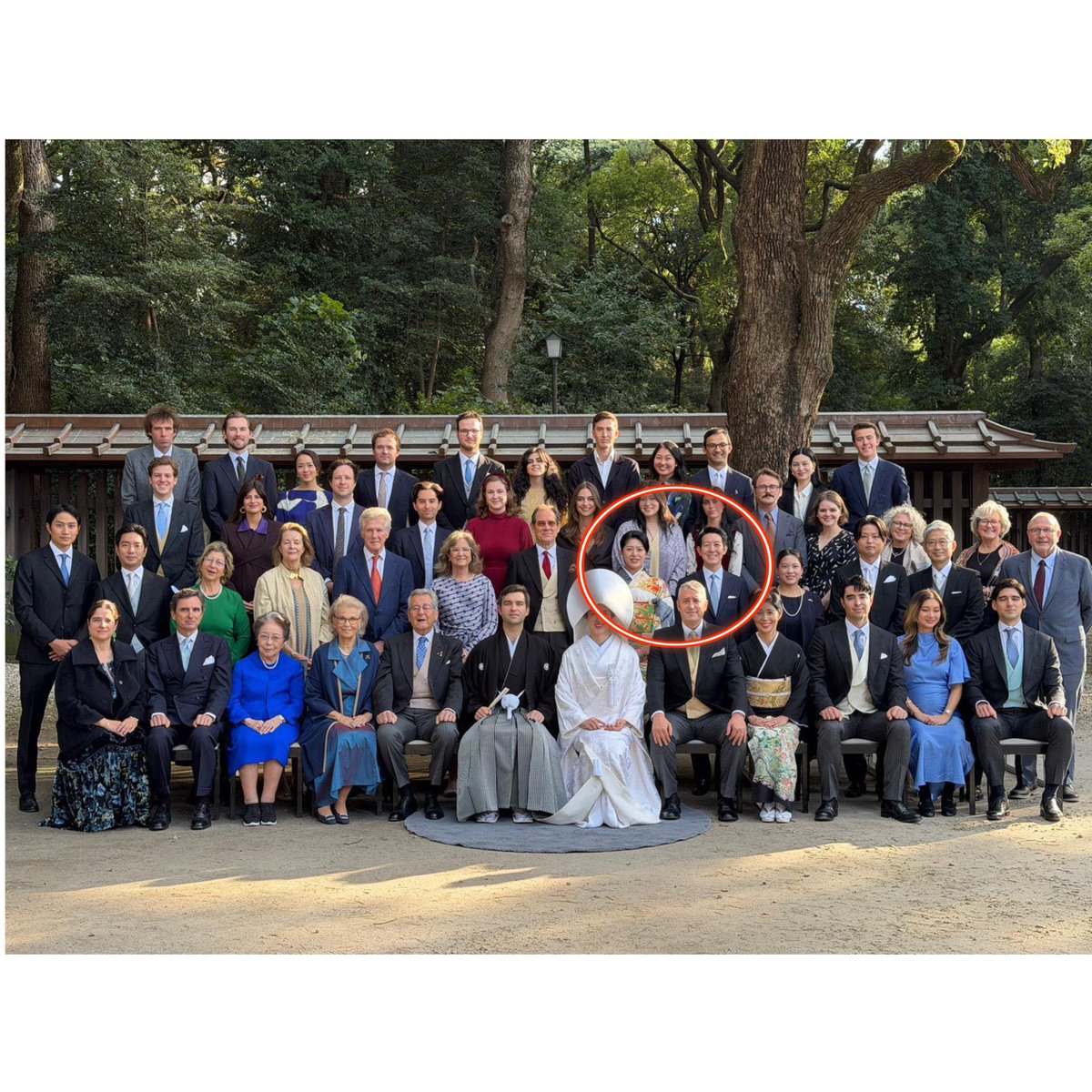 Aaa72558728's tweet photo. だから「結婚後の女性皇族の身分保持」なんか許しちゃいけないんだよ。

降嫁した絢子さんの旦那だって宮邸に入り浸ってるぞ？
仮に瑤子さまがこの中国人と結婚したらどうするんだ？

高円宮のところの守谷だってやってるんだから、この中国人だって準皇族面して色んなところに顔出すんだぞ？ https://t.co/UeDQUmtUAJ