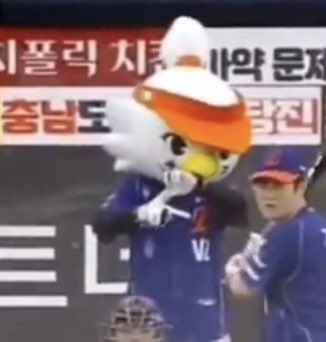 gumawinn's tweet photo. 우제랑 민형이 시그니처 포즈 해주는 비니 
이거진짜애요 https://t.co/LZtEC7GGy3