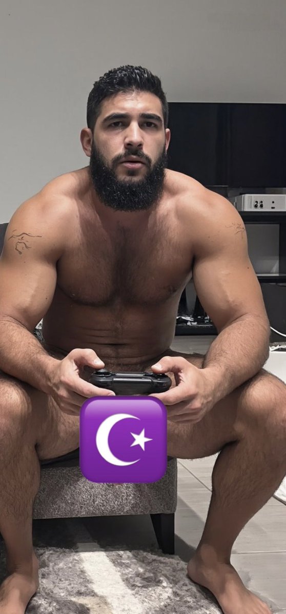 master93rebeudz's tweet photo. Open your white cashpussy for arab muslim big cock superior ☪️🍆🤑

#mnwo #findom #arabmaster https://t.co/mXIbxuSv08