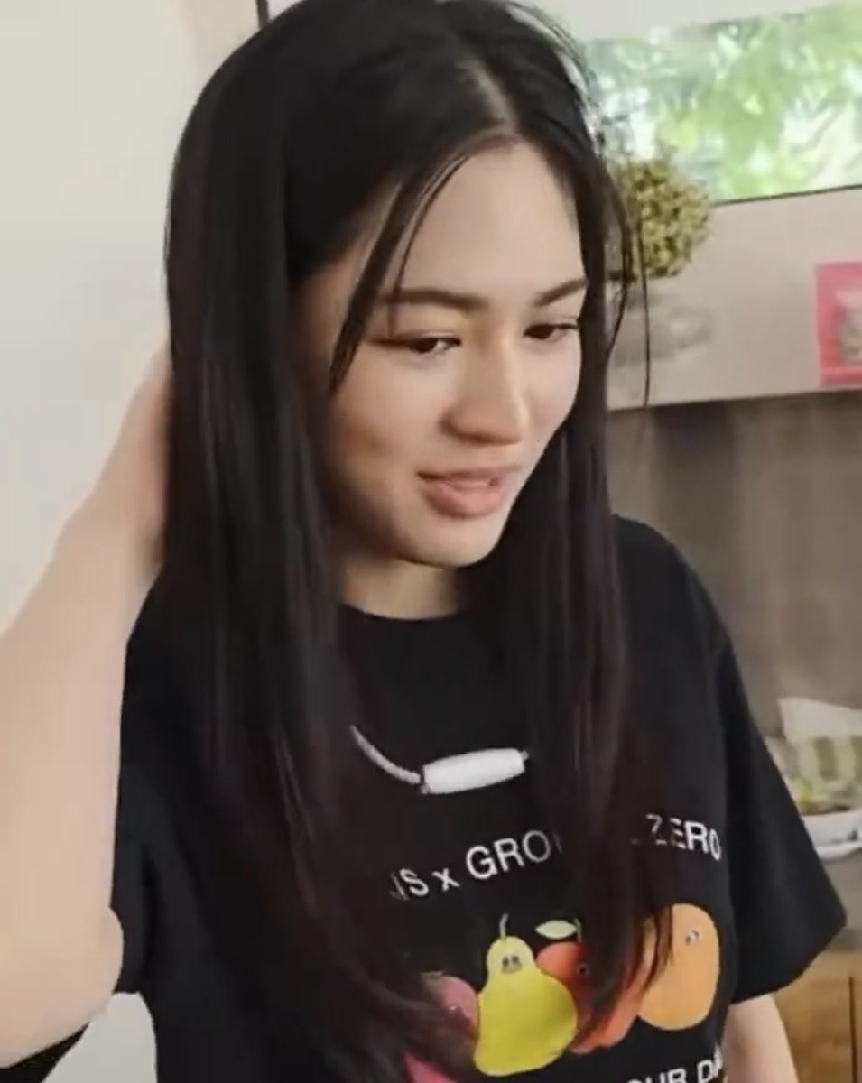 kakoh_00's tweet photo. what could you do when you are woken up by your gf’s loud voice 

Nothing. Just scratch your head and let it go. https://t.co/7yBE0rM2vE