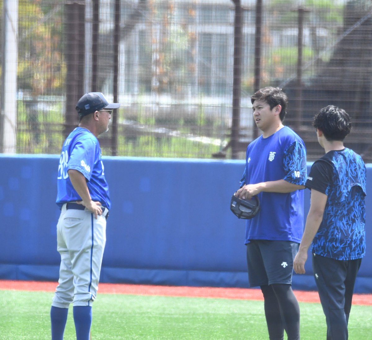 masa1833793469's tweet photo. 入来さん、ヤスくんのこと頼みます🙏
2026.07.26.DOCK
#入来祐作 コーチ
#山﨑康晃 選手
#baystars https://t.co/tY0fW5OkZz