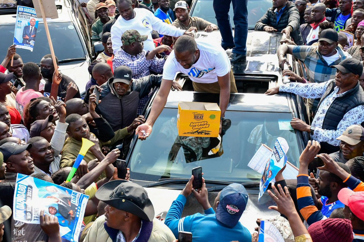 citizentvkenya's tweet photo. Kiminini residents fundraise for Sifuna during Linda Mwananchi tour in Trans Nzoia https://t.co/skf0DsCzNp