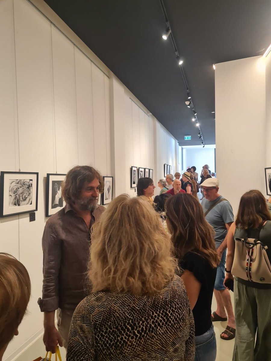 EmbaMexIta's tweet photo. La Direttrice dell'Istituto Culturale del Messico, Mónica de la Mora, ha inaugurato a Grottaferrata una straordinaria mostra dedicata al genio di Tina Modotti. 
Un'opera fotografica pionieristica, capace di fondere avanguardia estetica, realismo e profonda sensibilità sociale.
🧵 https://t.co/r22W0Lov5W