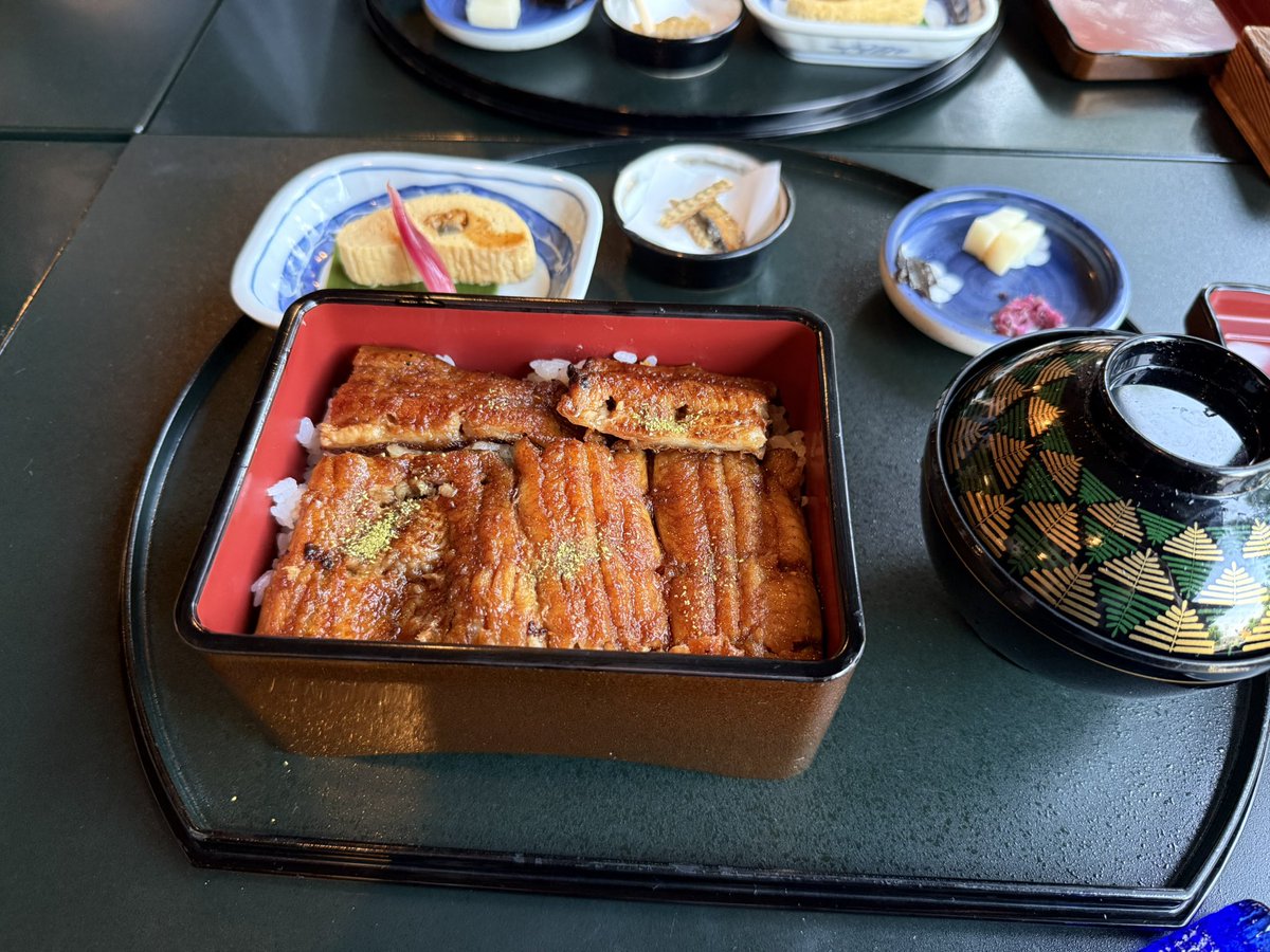 aoky01d's tweet photo. またまたうなぎ〜 https://t.co/FRKkZmkwuV