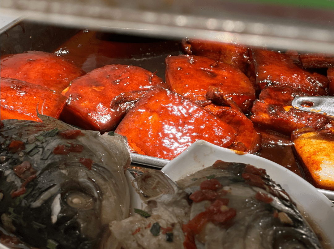 CleopatraSwl's tweet photo. 藏在巷弄的黄油鸡腿饭绝了！鸡腿皮脆肉嫩，饭吸满黄油香，15块钱吃到扶墙出，工作日午餐冲就对了 https://t.co/yorWkJSYj3