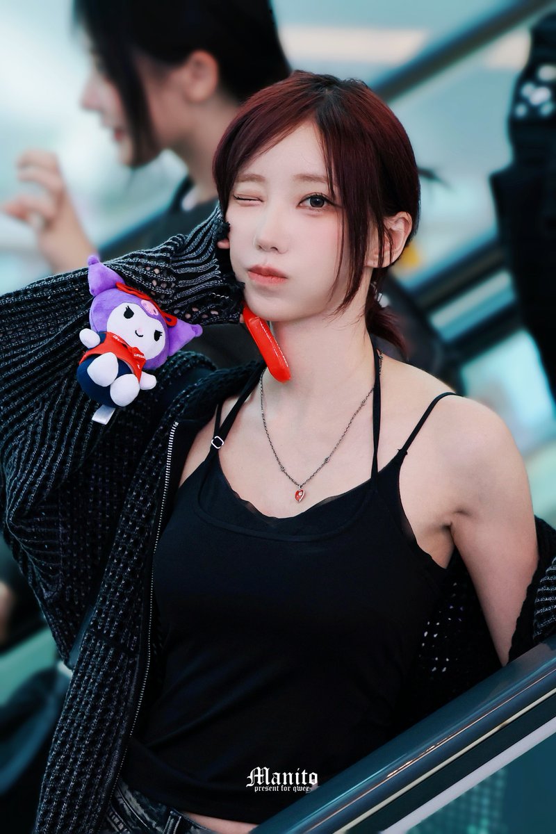 manito_c_'s tweet photo. 260726 ICN

🤫

#QWER #마젠타 #MAGENTA https://t.co/EPjyqjpIdV