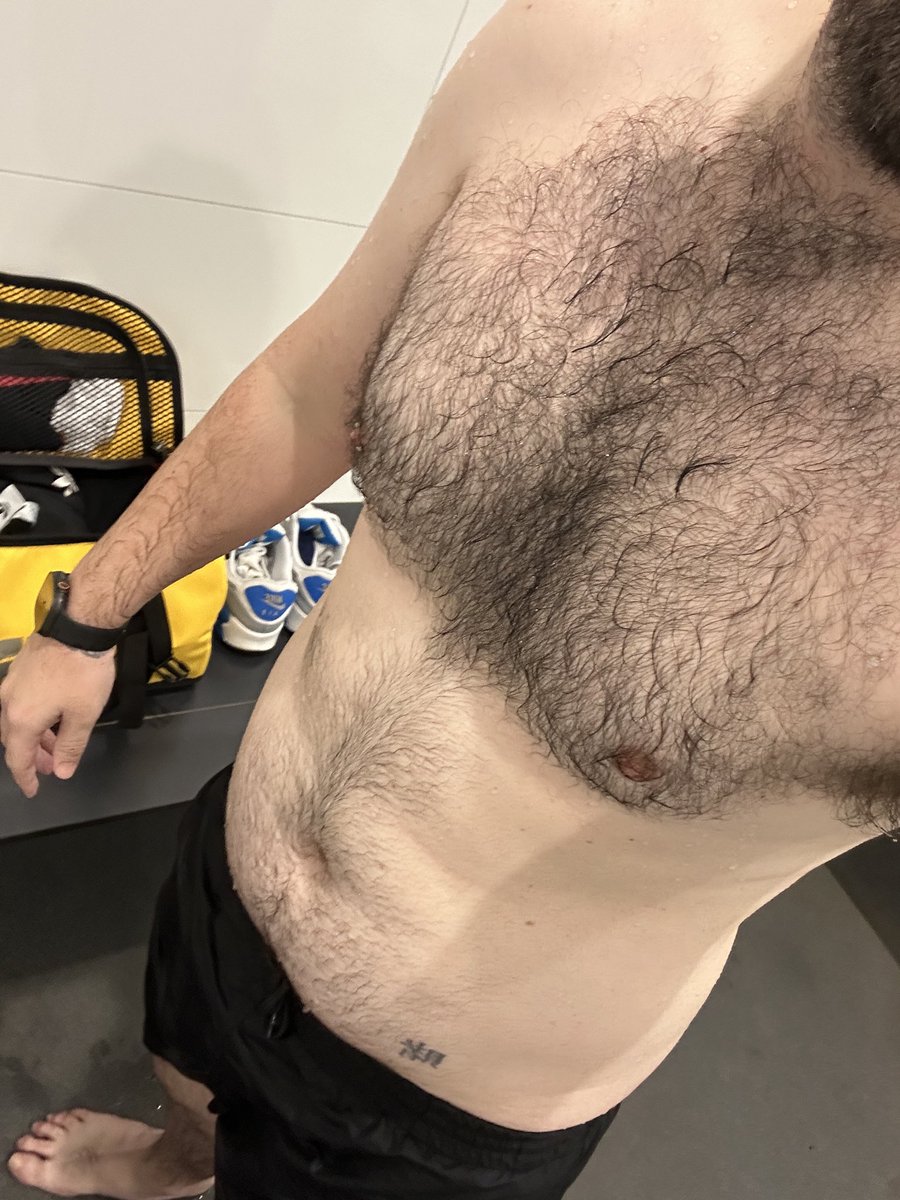 Irish_scent's tweet photo. Who’s going to join me for a swim 🏊‍♂️ 

#hairyguys #hairyguy #guysinunderwear #content https://t.co/VKs4My3dMm
