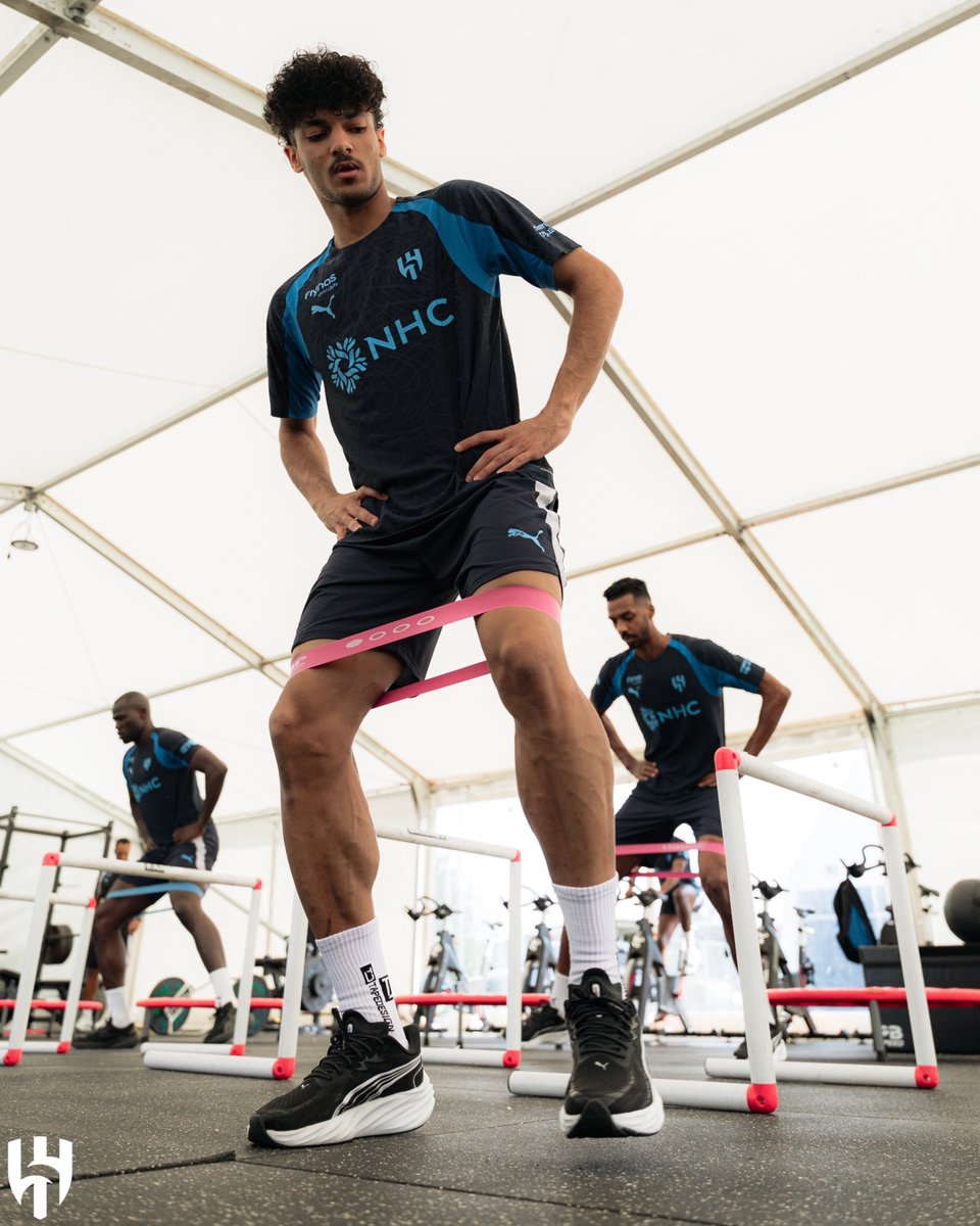 Alhilal_FC's tweet photo. 🏕️ معسكر "النمسا" 
🗓️ اليوم الثاني عشر 
🏋️‍♂️ التدريب الصباحي https://t.co/EQwROGKa5L