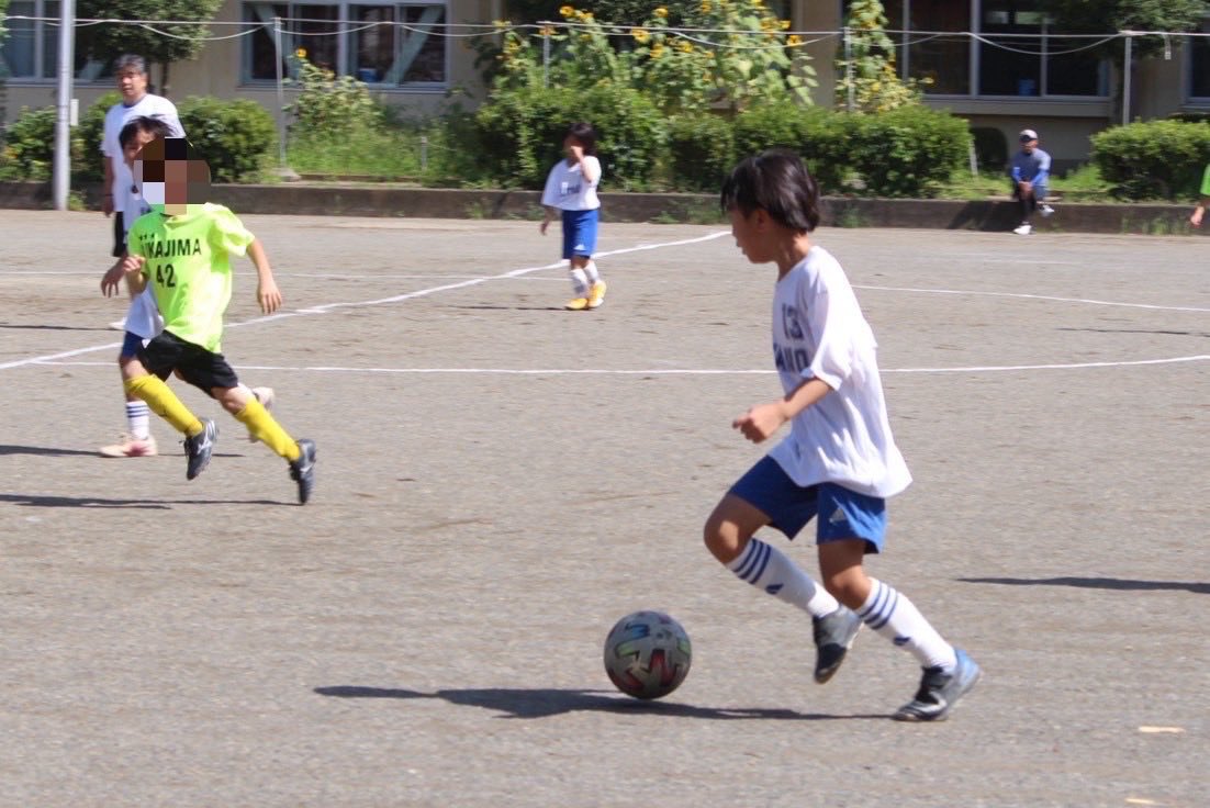 ClubKitano's tweet photo. 7/25  4年  4Dリーグ

三ヶ島6-0（ｱｷﾄ3,ﾓﾓﾄ3）
TSC1-1（ｱｷﾄ）

最近取り組んでいる成果か、パスが何本か繋がり前線まで運べたりしていましたね👍
気持ちを合わせた意識的なパスができたり、パスコースがある中で意図的にドリブルができたりすれば、もっと楽しくプレーできると思います!! https://t.co/yUSZj9ZjfH