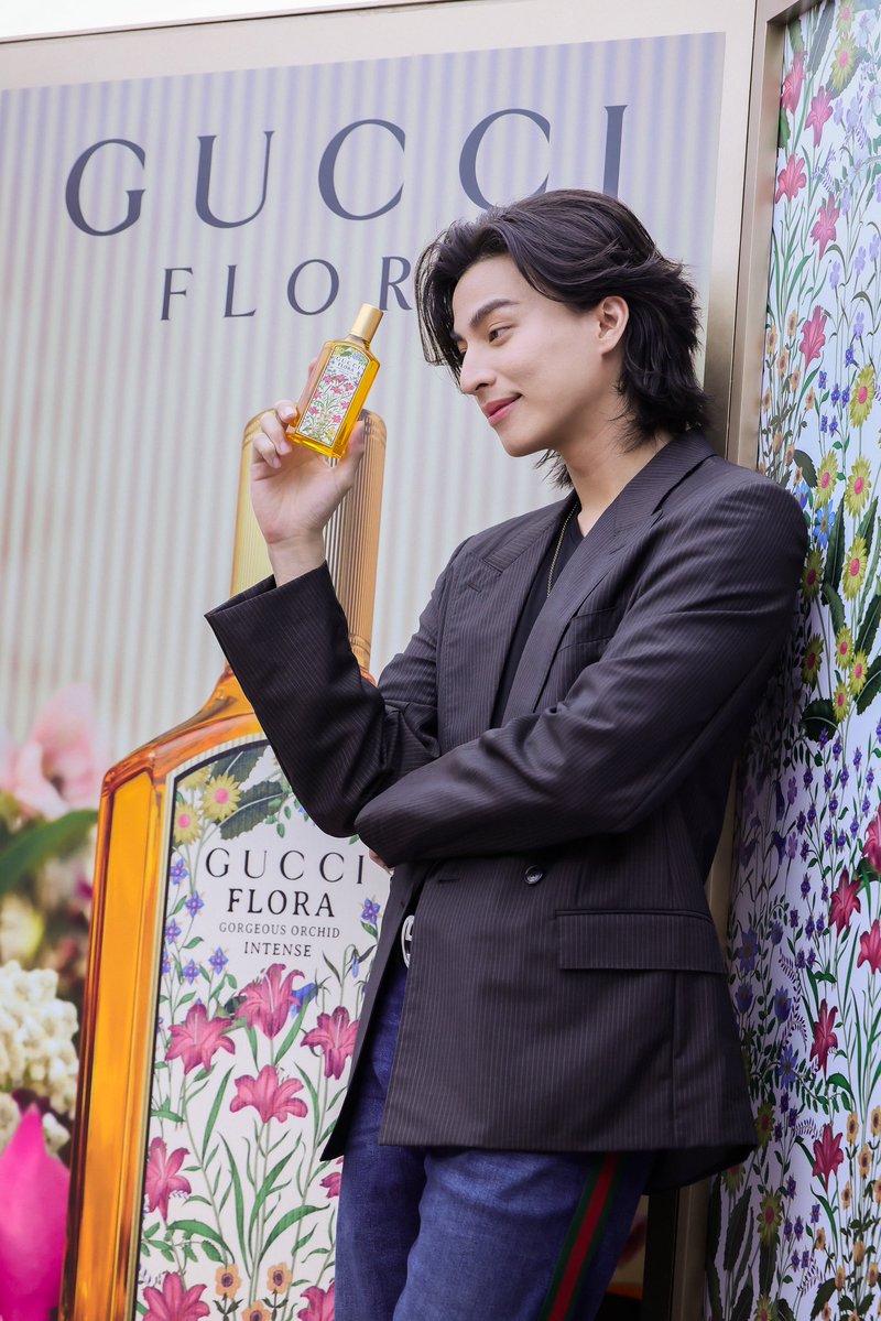 tb_entofficial's tweet photo. กลัฟ คณาวุฒิ แบรนด์แอมบาสเดอร์ของ Gucci เข้าร่วมงานเปิดตัวน้ำหอม Gucci Flora Gorgeous Orchid Intense ณ Hall of Fame ชั้น M สยามพารากอน ที่ทุกคนสามารถตามมาสัมผัสกลิ่นหอมได้แล้ววันนี้ - 3 สิงหาคม 2026

GULF GUCCI FLORA PARAGON
#GucciBeautyxGulf
#GulfKanawut https://t.co/z1mRYP9qVI