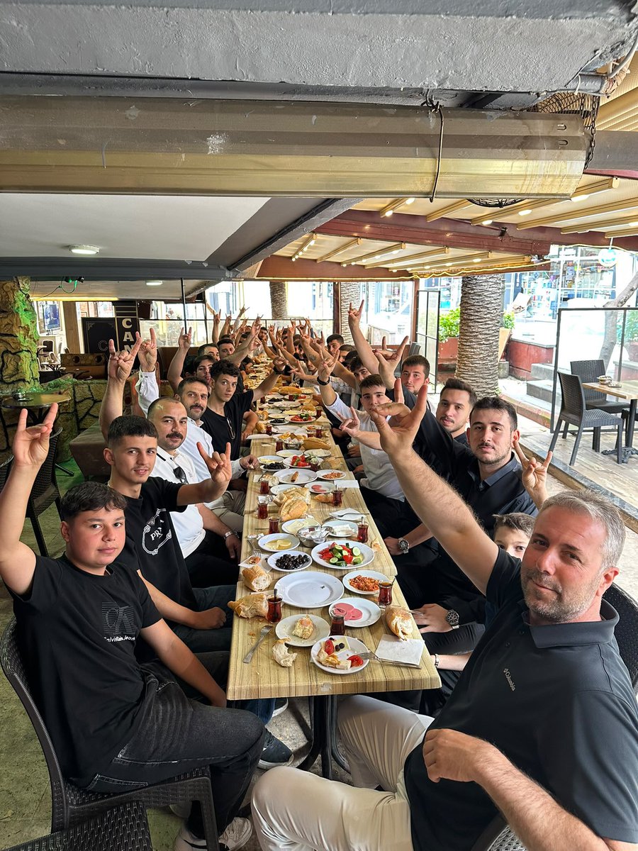 gokhanyasar55's tweet photo. "İsmail Gaspıralı Yaz Gelişim Programı" kapsamında, Ortaöğretim Teşkilatımızın düzenlediği kahvaltı programında Geleceğimizin Teminatı Gençlerimizle bir araya geldik.

Türk gençliğini millî şuur ve fikrî derinlikle yarınlara hazırlama kararlılığındayız. 

Var olsun Ülkü Ocakları! 🇹🇷🇹🇷🇹🇷

@ayyildirim1 @keejder