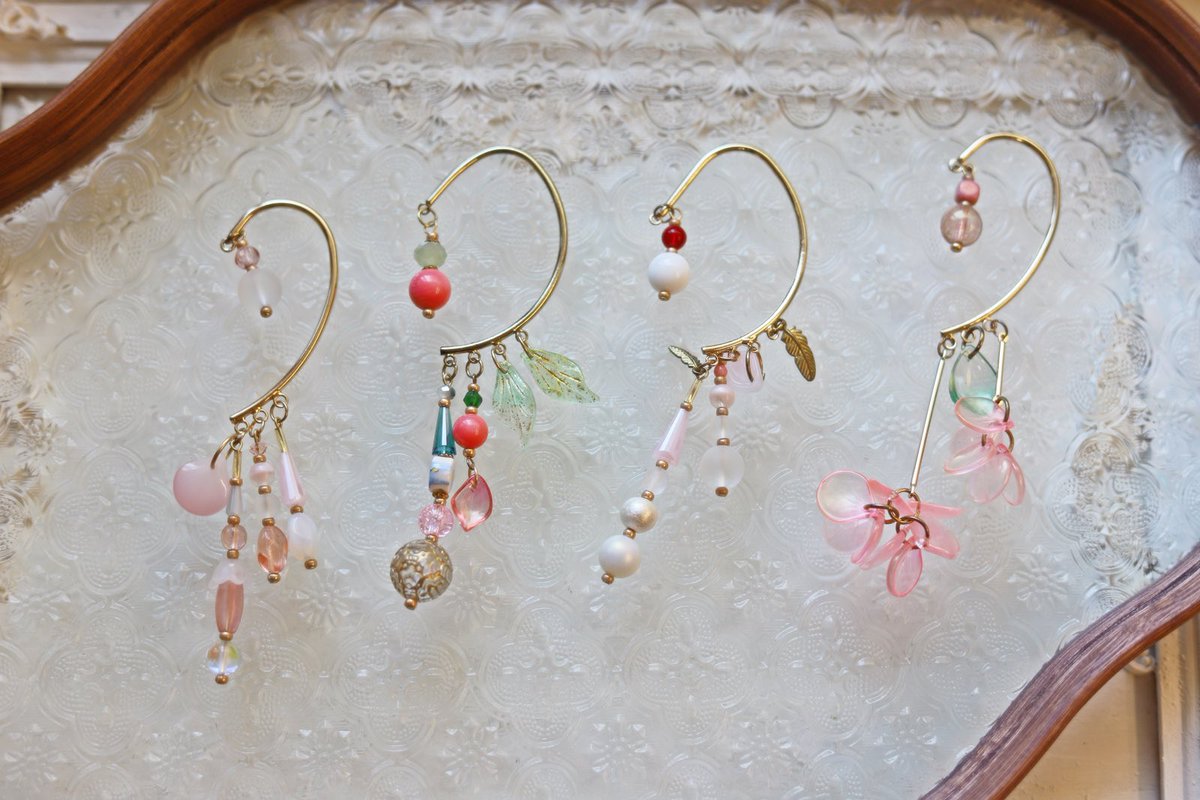 rencreation's tweet photo. ｛｛　桃色のイヤーフック　｝｝
左から
甘エビ　夾竹桃　白文鳥　紫陽花

各残り一点のみ
#蓮Creation
通販→BASE、BOOTH等 https://t.co/IbHTX3k4fH