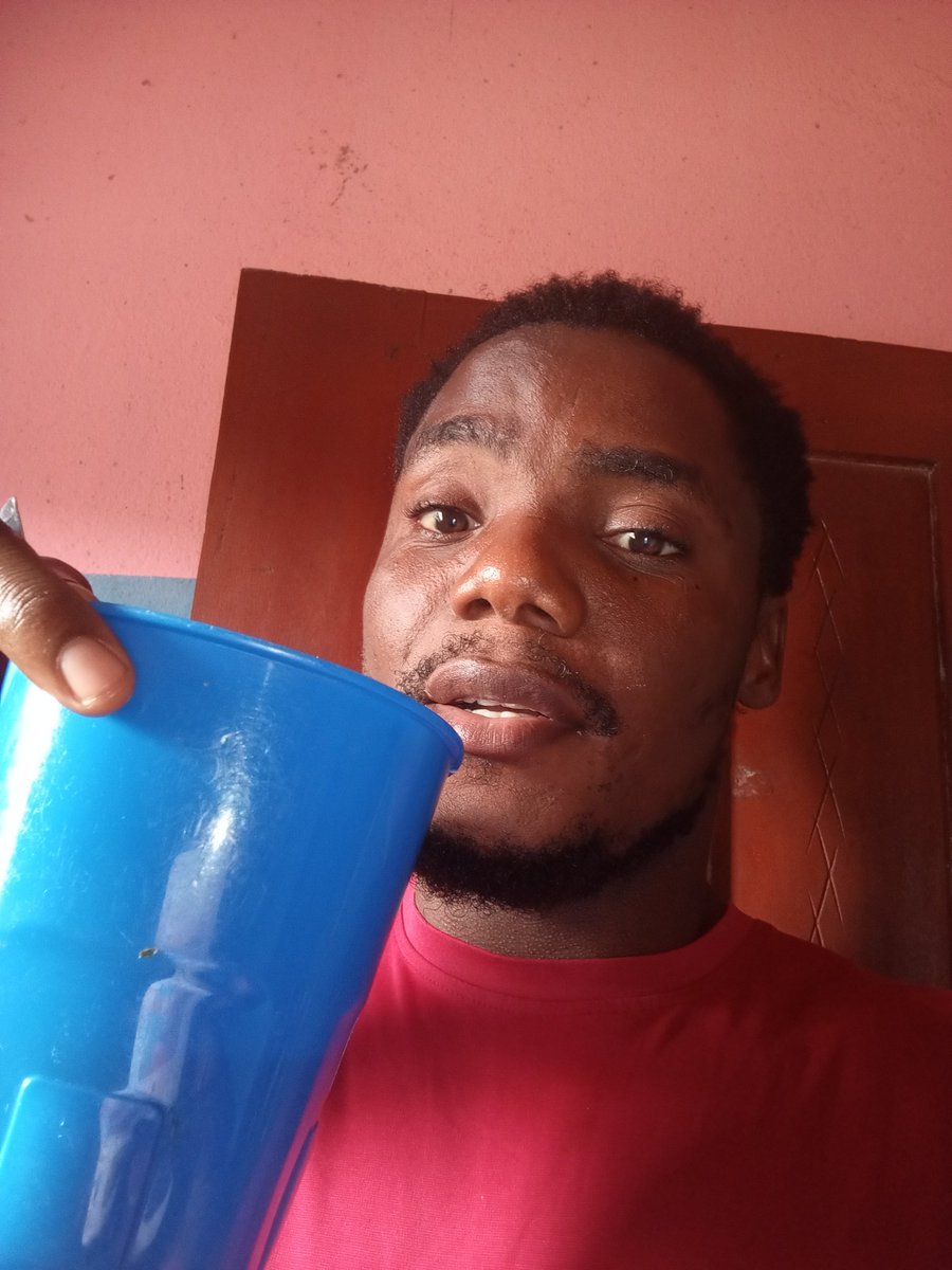ajs__noble's tweet photo. Na the cup wey I dey take tea be this, if e reach your turn go dey use small cup ☕ https://t.co/zexj9npBvg