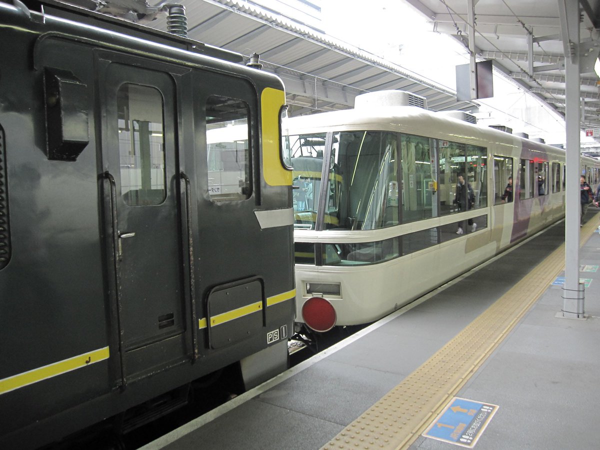 sbncj1's tweet photo. 大阪駅で撮影したトワイライトエクスプレスを牽引していたであろうEF 81 113号機だけどこの日は あすかを牽引してたね！

ド下手撮影してるね！当時の自分😵 https://t.co/zLSlbtc95v
