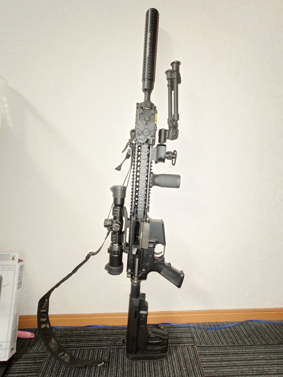 Acacia_Youtube's tweet photo. 自慢の愛銃M4 SOPMODカスタム
外観から内部までカスタムしてます！
やっぱ長いは正義なり⸜( ᐛ )⸝
実用性より魅せる！！

あとは欲を言えば次世代用のM4の
ショートマグが欲しいな…
スプリング式の(´Д｀)

#M4
#M4SOPMOD 
#ミリタリー 
#エアガン https://t.co/kZ3mlKVrVw