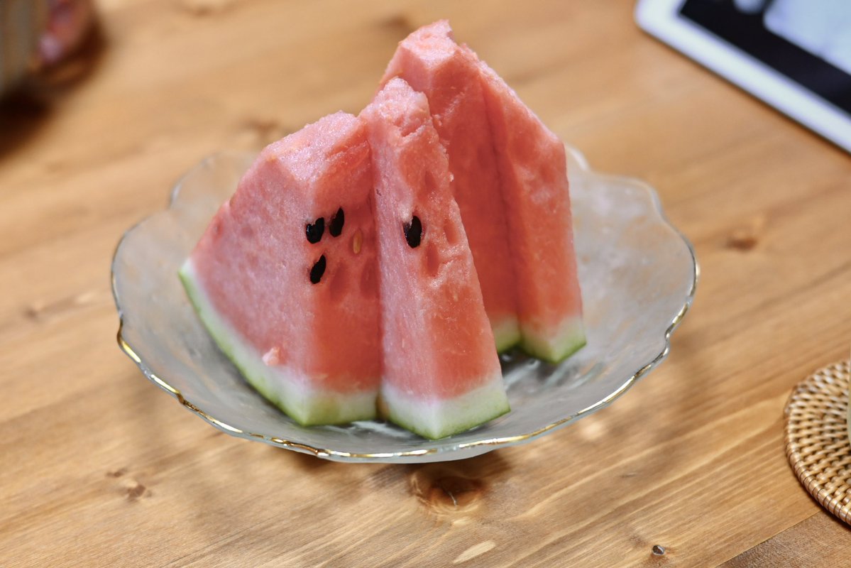 __odyk's tweet photo. チキンカツと最後のスイカ https://t.co/DHmab80HpR