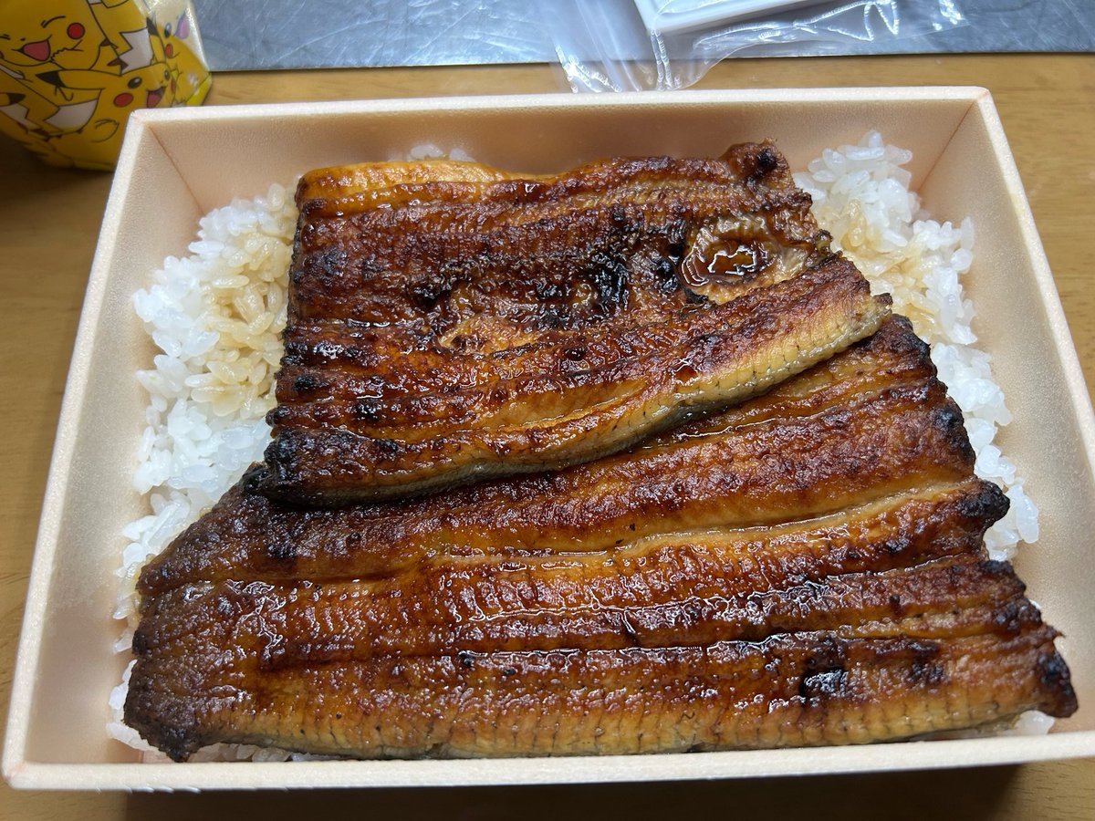 mitarasi_406's tweet photo. ウナを食べます https://t.co/xwmXKgkV7C