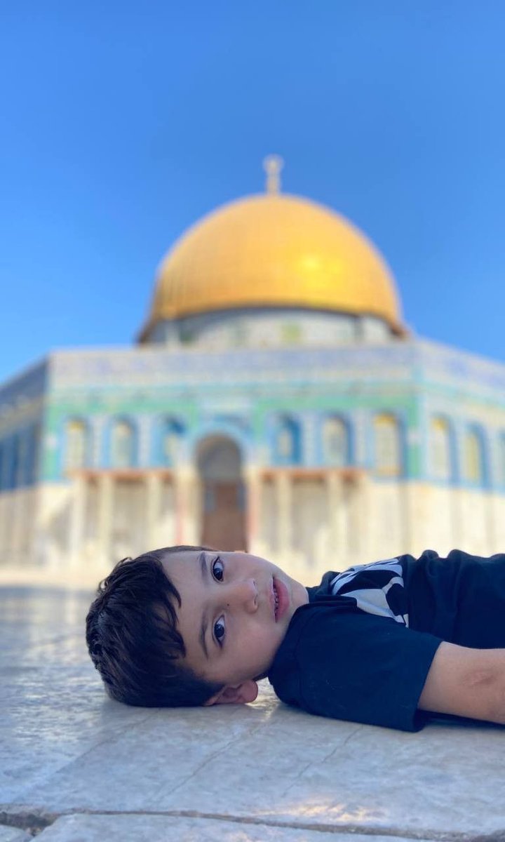 AqsaMosq's tweet photo. براءةٌ تكبر في رحاب الأقصى🕌

هناك أماكن لا تُنسى مهما كبرنا...
وأولى الذكريات الجميلة تبدأ من #المسجد_الأقصى . 💛 https://t.co/KMCn6KoBBc