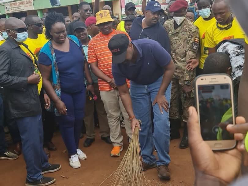 Homelandug's tweet photo. In 2023, @mkainerugaba launched the Usafi Days initiative to promote cleanliness and environmental responsibility. I’m happy to see this vision now being embraced nationwide through the National Cleaning Days campaign.Together, let’s build a cleaner, healthier, beautiful Uganda. https://t.co/mTz7pghOyL
